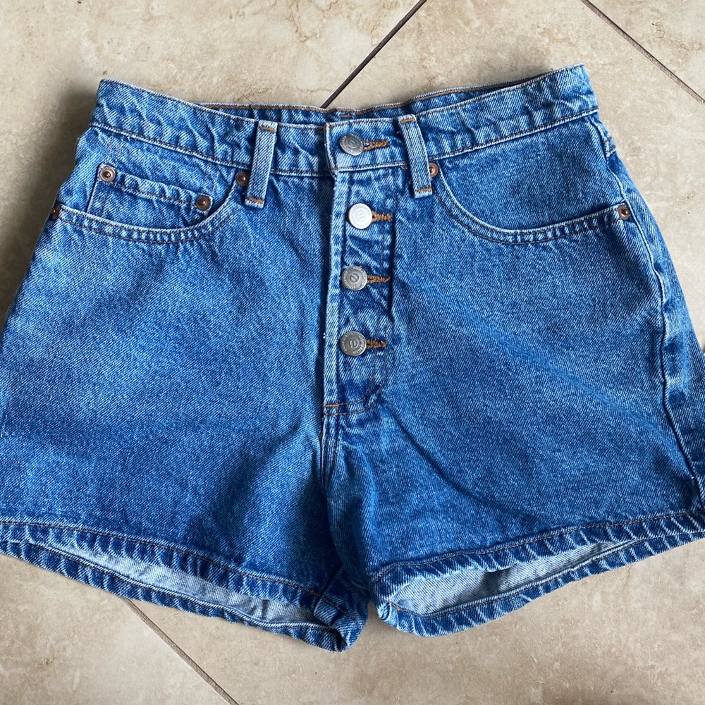 Vintage button closure high waisted denim shorts